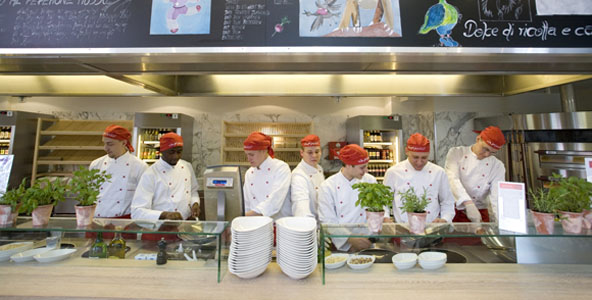 Vapiano-Mania in München: Viertes Vapiano Restaurant eröffnet am Pasinger Bahnhof