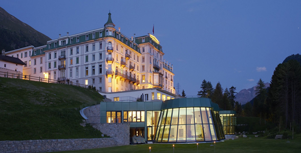 Goldene Herbsttage im Engadin: Grand Hotel Kronenhof Pontresina verführt zum Wellnessen mit Berg- und Gletschersicht