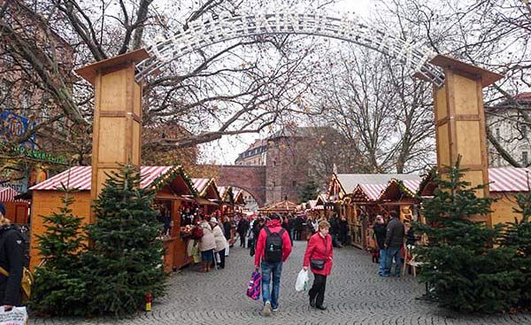 WEIHNACHTSMARKT AM SENDLINGER TOR