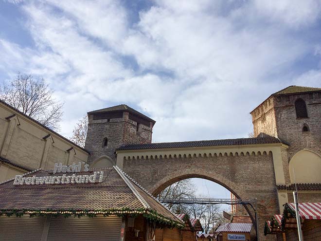 Das Sendlinger Tor ist der Namensgeber für diesen Christkindlmarkt.