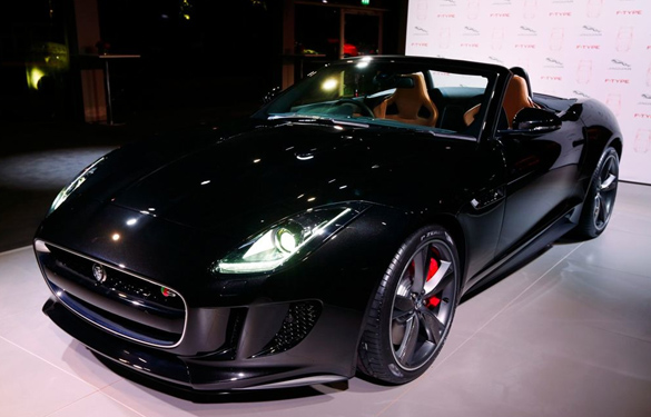 Pariser Autosalon 2012: Weltpremiere des neuen Jaguar F-TYPE mit Auftritt von Lana del Rey