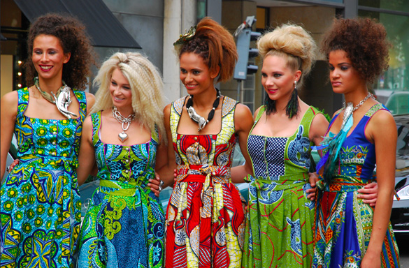 giovanni-raspini-mit-NohNeeDirndl-Africaine