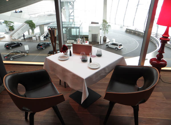 gourmet-restaurant-esszimmer Ausblick in die BMW Welt