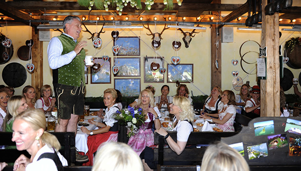 Diese VIP-Ladies gaben bei der MERCEDES BENZ DAMEN WIESN Gas!