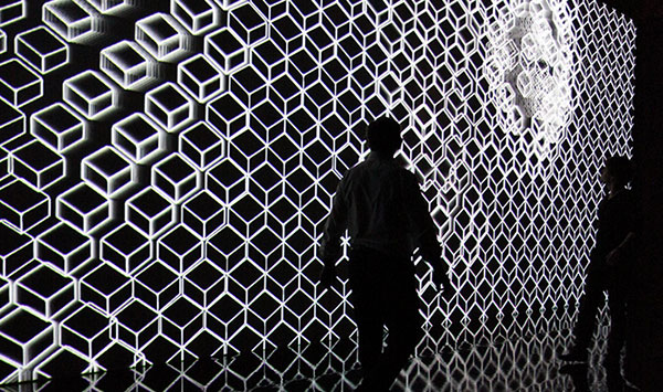 8-Ties-Installation-von-Miguel-CHevalier-von-Hermes-auf-Unpainted-Media-Art-Fair