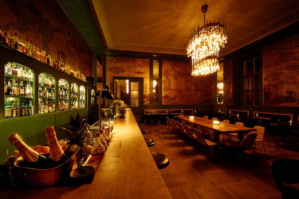 Goldene Bar im Haus der Kunst: Bartender Klaus Stephan Rainer mit Signature Cocktail