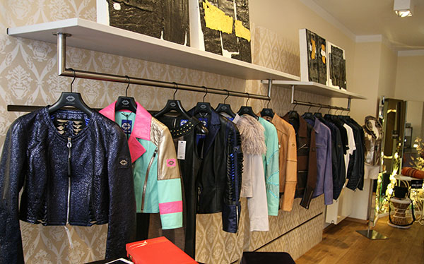 Leder, Leidenschaft und ein Hauch Sommer: ‚LIVE & LOVE‘ Pop-Up Store