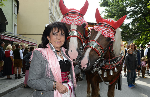 Warmfeiern für die Wiesn: Ladies Dirndl Dinner