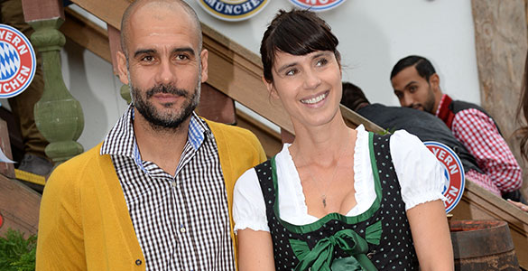FC Bayern auf dem Oktoberfest im Käfers