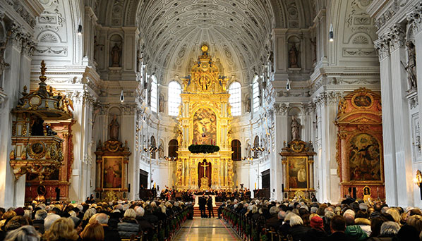 BMW-Benefiz-Adventskonzert-St-Michael-Fotocredit-SchneiderPress