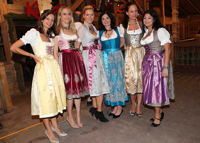 Dirndl-Alpenmaedel-Fotocredit-Gisela-Schober