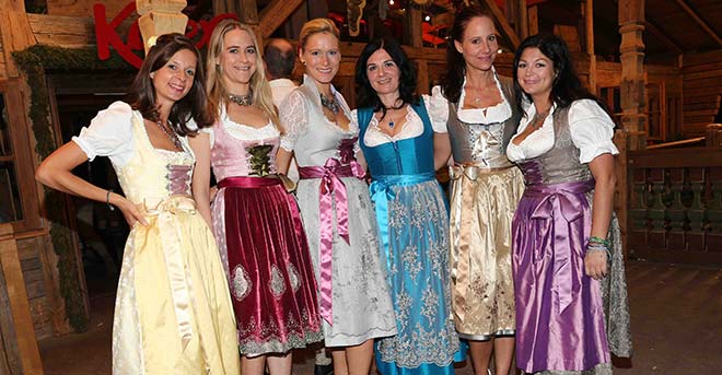 Die schönsten Dirndl auf dem Oktoberfest: Die ‚Alpenmädel‘ feiern