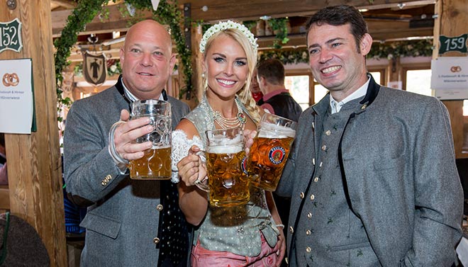 Oktoberfest und die Männer: 1. Männerwiesn in Käfer Wiesn-Schänke