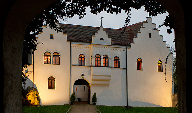 Schloss-Neidstein-Fassade-Fotocredit-Schloss-Neidstein-GmbH