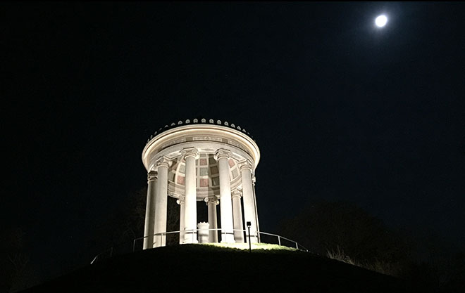 Seit Herbst 2016 ist das Monopteros im Englischen Garten vom Baugerüst wieder befreit. An Silvester hat man auch hier einen tollen Weitblick auf München.