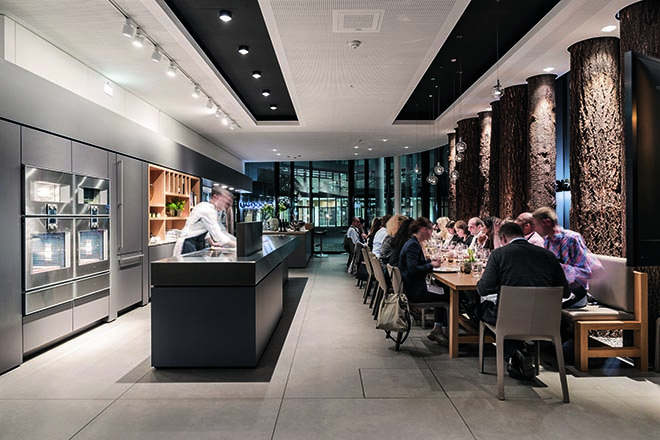 Kochen und Geniessen im Gaggenau Showroom im Arabellapark. Fotocredit: Andreas Hantschke für Gaggenau