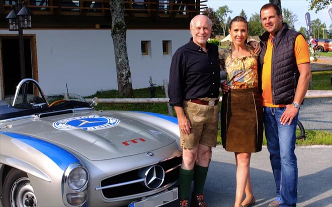 Susanne Gräfin und Klaus Graf von Moltke (Park Hotel Egerner Höfe) luden mit Mechatronik-Chef Frank Rickert zur ersten Oldtimer-Ausfahrt.