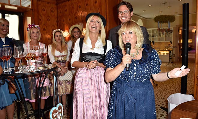 Oktoberfest Party für Blondinen - man traf sich zum Aperitif bis es auf die Theresienwiese ging