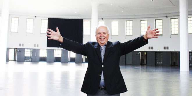 Veranstalter Andreas Ramer, Vorsitzender des Vereins Münchner Antiquitätenmarkt, freut sich auf die erste Messe im Postpalast an der Hackerbrücke. 