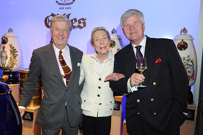 Albert Darboven mit seiner Frau Edda und Prof. Dr. Georg Prinz zur Lippe vom Weingut Schloss Proschwitz. Fotocredit: BrauerPhotos, G. Nitschke