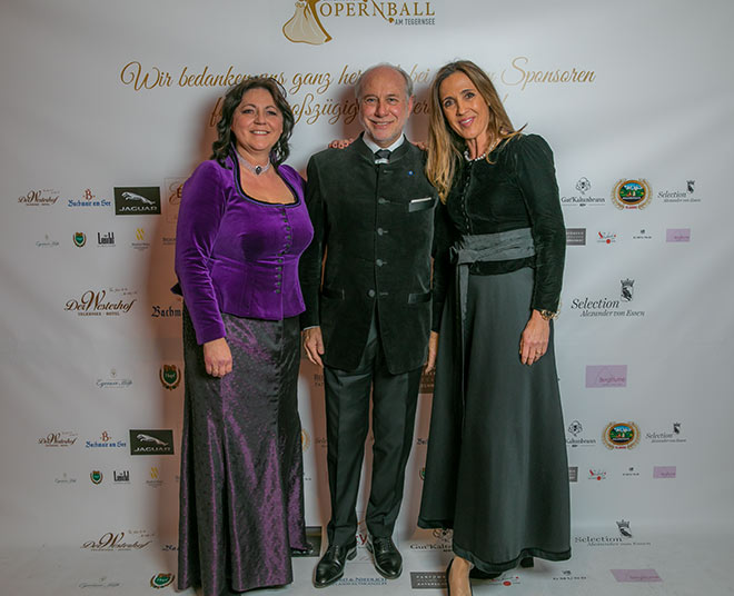 Opernball-Initiatorin Monika Graf, Hotelier-Ehepaar Klaus-Dieter Graf von Moltke mit seiner Frau Susanne, welche Schirmherrin des 1. Opernball war. Fotocredit: Mick Zollenkopf