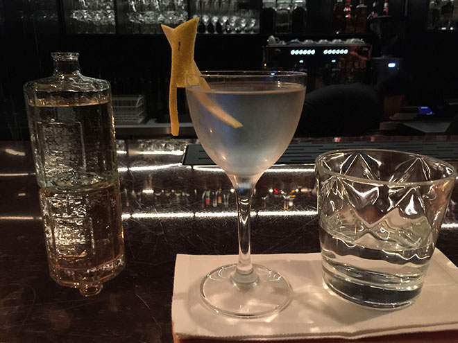 Bar-Klassiker wie Negronis oder hier ein 'Martini' bekommt man natürlich auch in der Bar Kooper