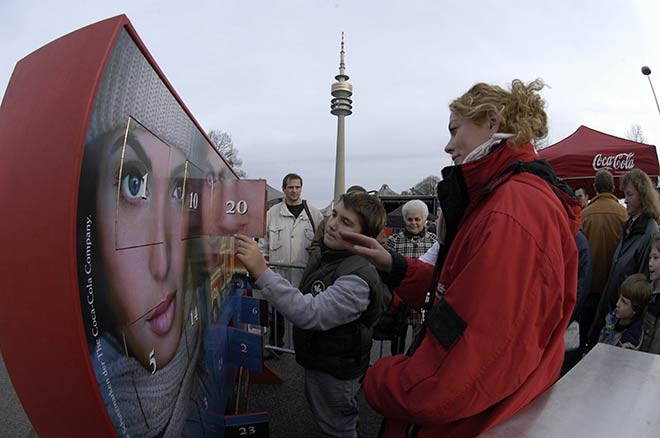 Coca Cola Weihnachtstour mit Adventskalender. Olympiapark 2004