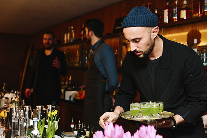 'Nouri' wurde letztes Jahr zum besten World Class Bartender gewählt. Ab sofort kreiert er Cocktails in Charles Schumann's Bar. Fotocredit: Tanja Huber