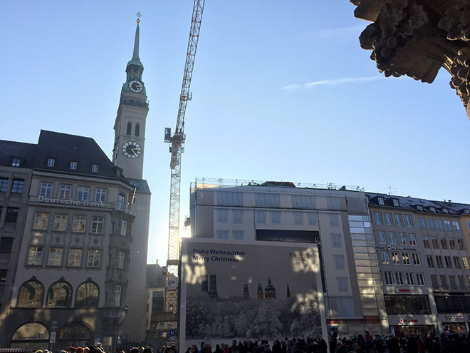 Noch steht der Kran, aber mit BEYOND by Geisel entsteht die erste Luxus-Stadtresidenz am Marienplatz.