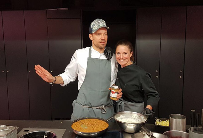 Auch Franzi und Andi Schweiger gehen gut essen. Jetzt gibt es ab und zu ein Gourmistas-Gericht aus dem Glas. Fotocredit: Alex Bachinger