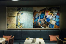 Hubertus von Hohenlohe zeigt seine Fotokunst in Münchner Restaurant