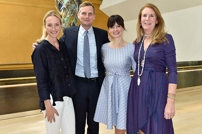 Petra Winter (Madame), Dr. Matthias Mühling (Hahn im Korb!), Dr. Sonja Lechner und Dr. Alexandra von Arnim. Fotocredit: Sabine Brauer v. BrauerPhotos