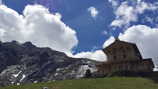 Ca. 4,5 Stunden benötigt man für den Aufstieg, wenn man sich für die Wanderwege ab Schloss Elmau entscheidet. 