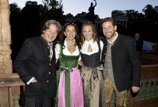 Traditioneller Almauftrieb: Bei Käfers schunkelten die Promis