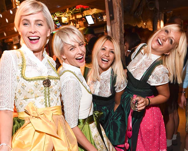 Die Meise-Zwillinge Julia und Nina lieben die Power Ladies Wiesn von Haarwerk. Fotocredit: G. Nitschke, BrauerPhotos