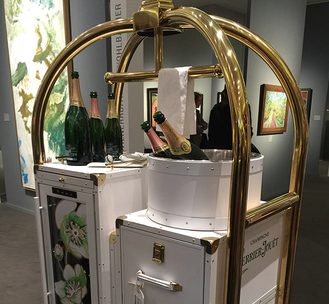 Partner der Munich Highlights ist das Champagnerhaus Perrier-Jouet. Neben Champagner to go gibt es eine kleine Bar - auch mit Food.