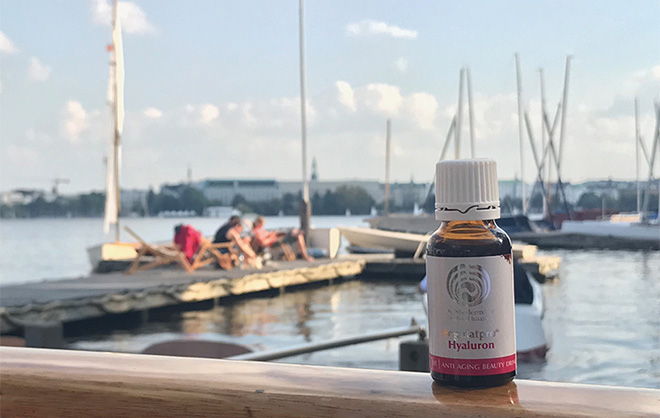 Regulatpro Hyaluron Beauty Drink: Sogar auf Geschäftstermin in Hamburg dabei: BeautyDrink im 20 ml-Fläschchen