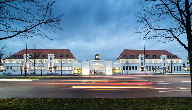 Eine der schönsten Fassaden Münchens: Das Gebäude der BMW Group. Fotocredit: Gudrun Muschalla