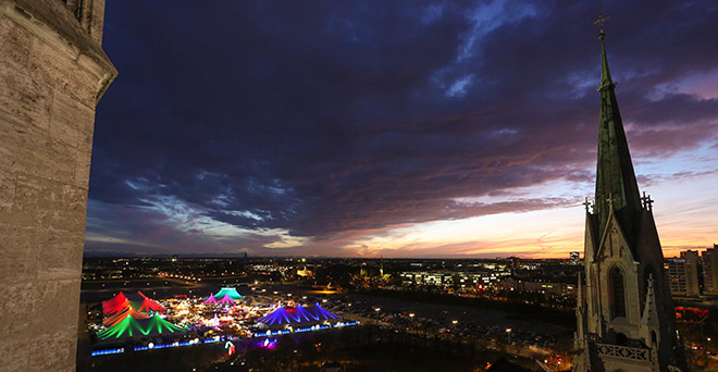 Pflichttermin in der Weihnachtszeit: Tollwood München 2017 auf der Theresienwiese. Fotocredit: Bernd Wackerbauer