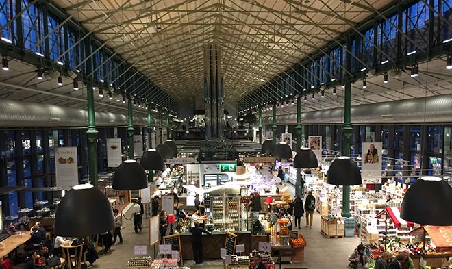 Die Schrannenhalle mit 'Eataly' ist die perfekte Location für die Slow Wine Messe mit Weinverkostung.