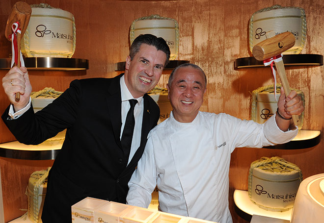 Mandarin Oriental München Direktor Wolfgang Greiner mit Nobu beim Opening 2016 seines Gourmetrestaurant Matsuhisa. Fotocredit: BrauerPhotos