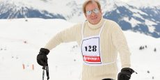 Kitzbühel im James Bond Fireball Fieber: Ski-Gaudi, Bond-Girls und eine Verlobung!
