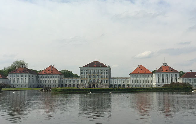 Im Park von Schloss Nymphenburg kann man nach belieben Flanieren und die Seele baumeln lassen.