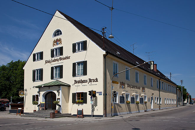 Neuer kulinarischer HotSpot in FFB: Brauhaus Bruck mit großen Biergarten zählt zu den besten Wirtshäuser in München und Umgebung