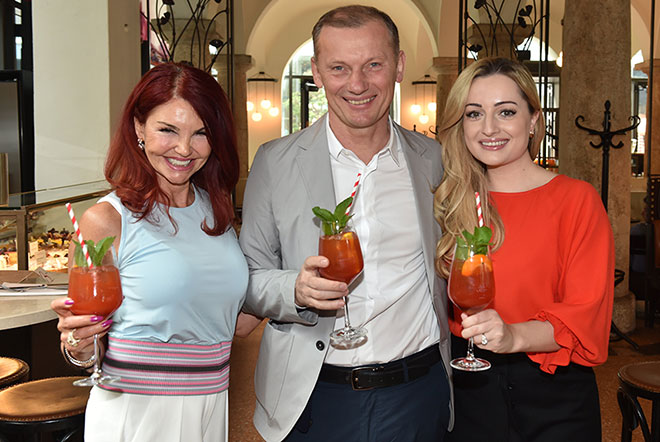 Dr. Cordula Niedermaier-May mit Gastronom Rudi Kull und Maria-Grazia Stallone (Marketingleitung Dr. Niedermaier Pharma). Fotocredit: G.Nitschke, BrauerPhotos