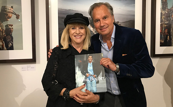 Patricia Riekel (Ex-Bunte) mit Henrik te Neues und ihrem neuen Buch 'Sonia Bogner'.