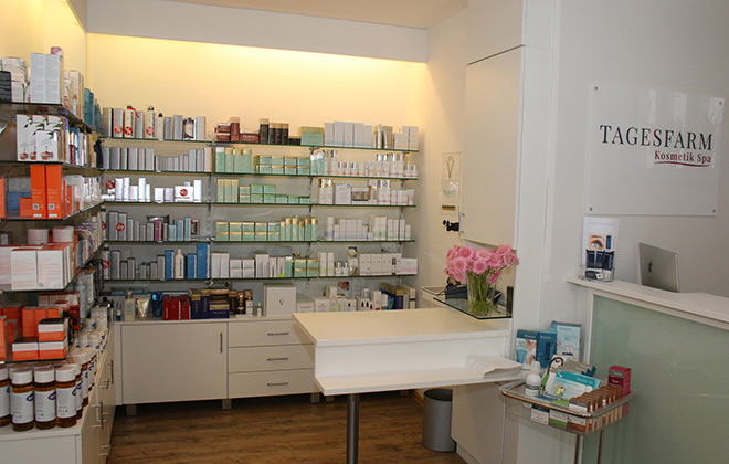 Ob Produkteinkauf oder Beratung - das Kosmetik-Fachgeschäft zur 'Tagesfarm Kosmetik Spa' ist Montag bis Freitag geöffnet. Fotocredit: Michael Hock