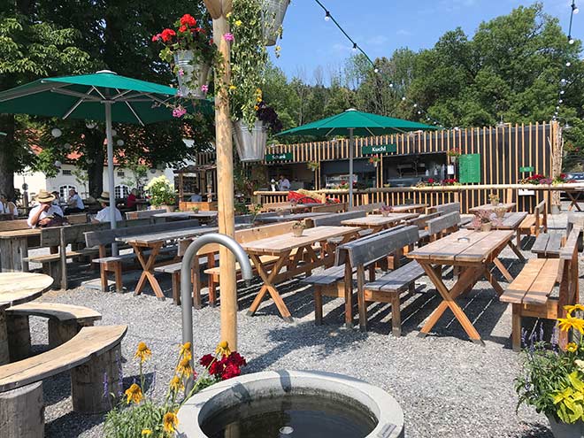 Selbstbedienung im neuen Biergarten Gut Kaltenrbunn.