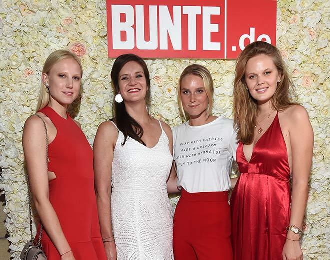 Bunte.de Chefredakteurin Julia Bauer mit ihren Gästen. Zu ihrer Rechten: Kim Hnizdo, (GNTM 2016). Fotocredit: G. Nitschke, BrauerPhotos