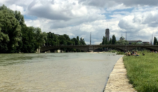 Nur in München ist das Schwimmen und Baden in der Isar noch verboten. Kommt jetzt das Isar-Flussbad?